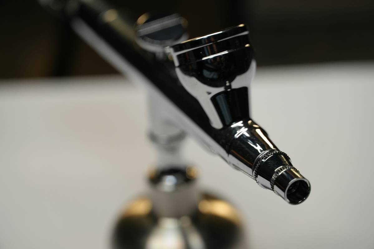 How to Use Airbrush Cleaner: The Expert’s Guide to Avoid Clogs, Damage, and Frustration